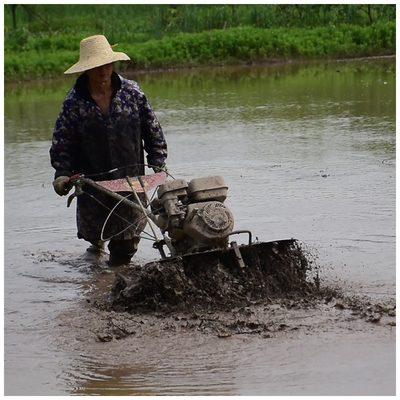 4WD Gear Transmission Mini Tiller with 1100*1050*880mm Size and 4KM/H Work Speed